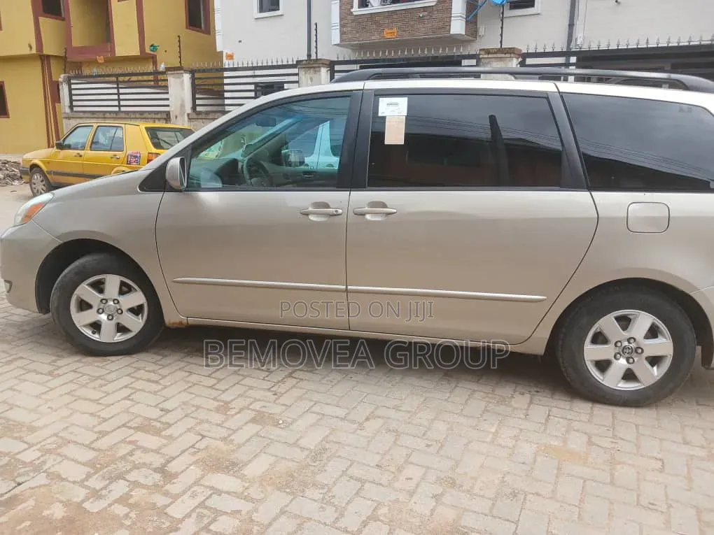 Toyota Sienna 2005 Gold