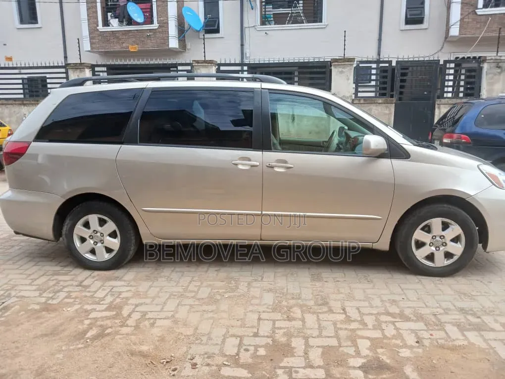Toyota Sienna 2005 Gold