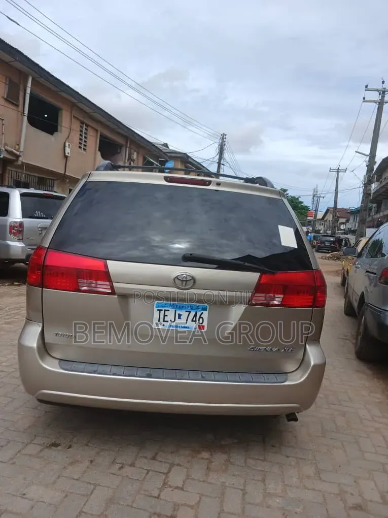Toyota Sienna 2005 Gold