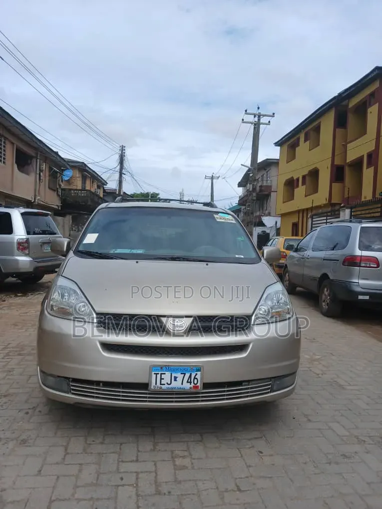 Toyota Sienna 2005 Gold