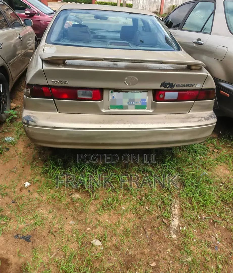 Toyota Camry 2001 Gold