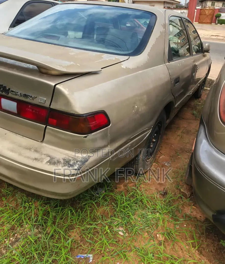 Toyota Camry 2001 Gold