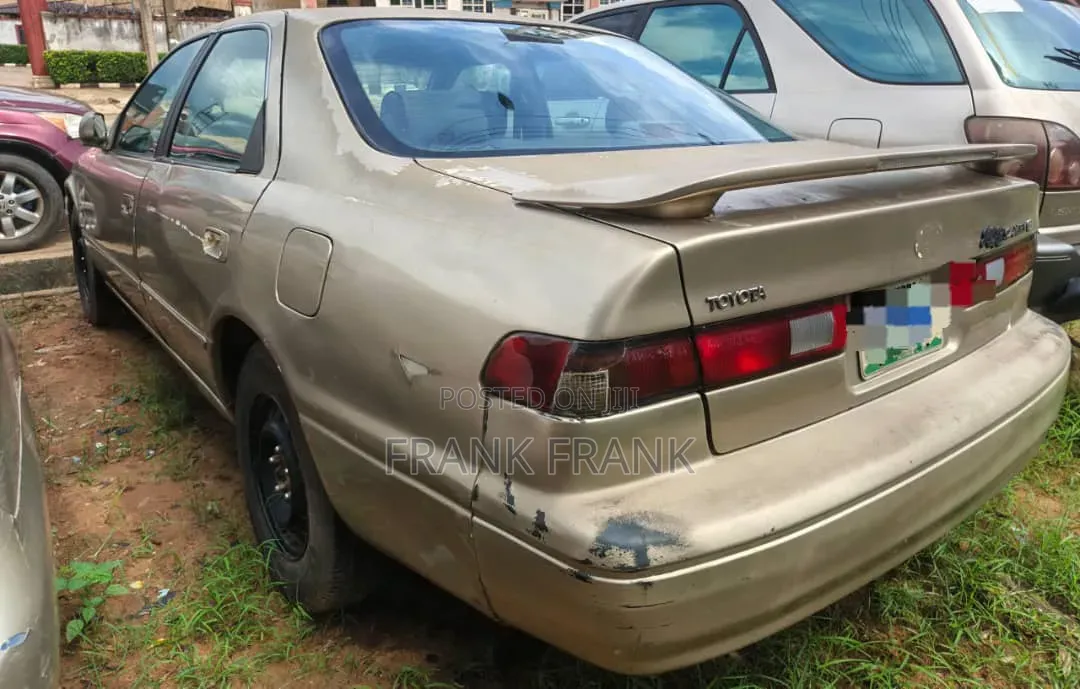 Toyota Camry 2001 Gold