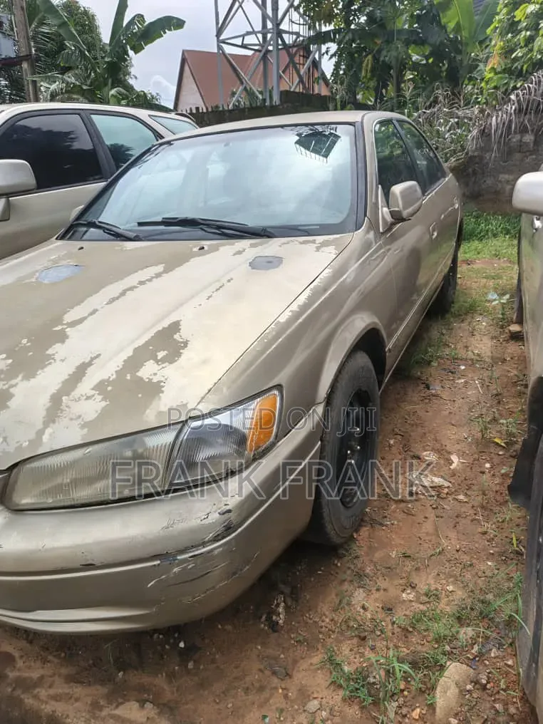 Toyota Camry 2001 Gold