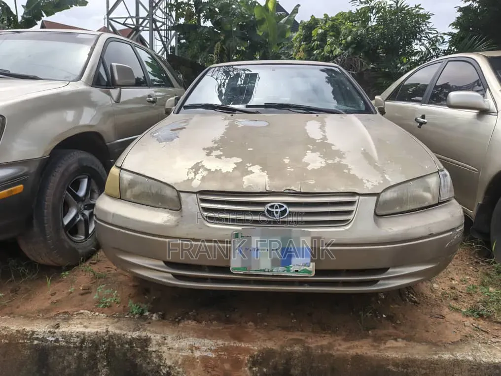 Toyota Camry 2001 Gold