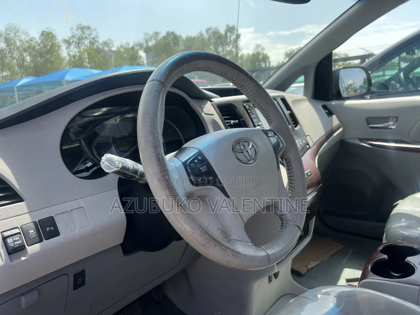 Toyota Sienna XLE AWD 7-Passenger 2013 Gray