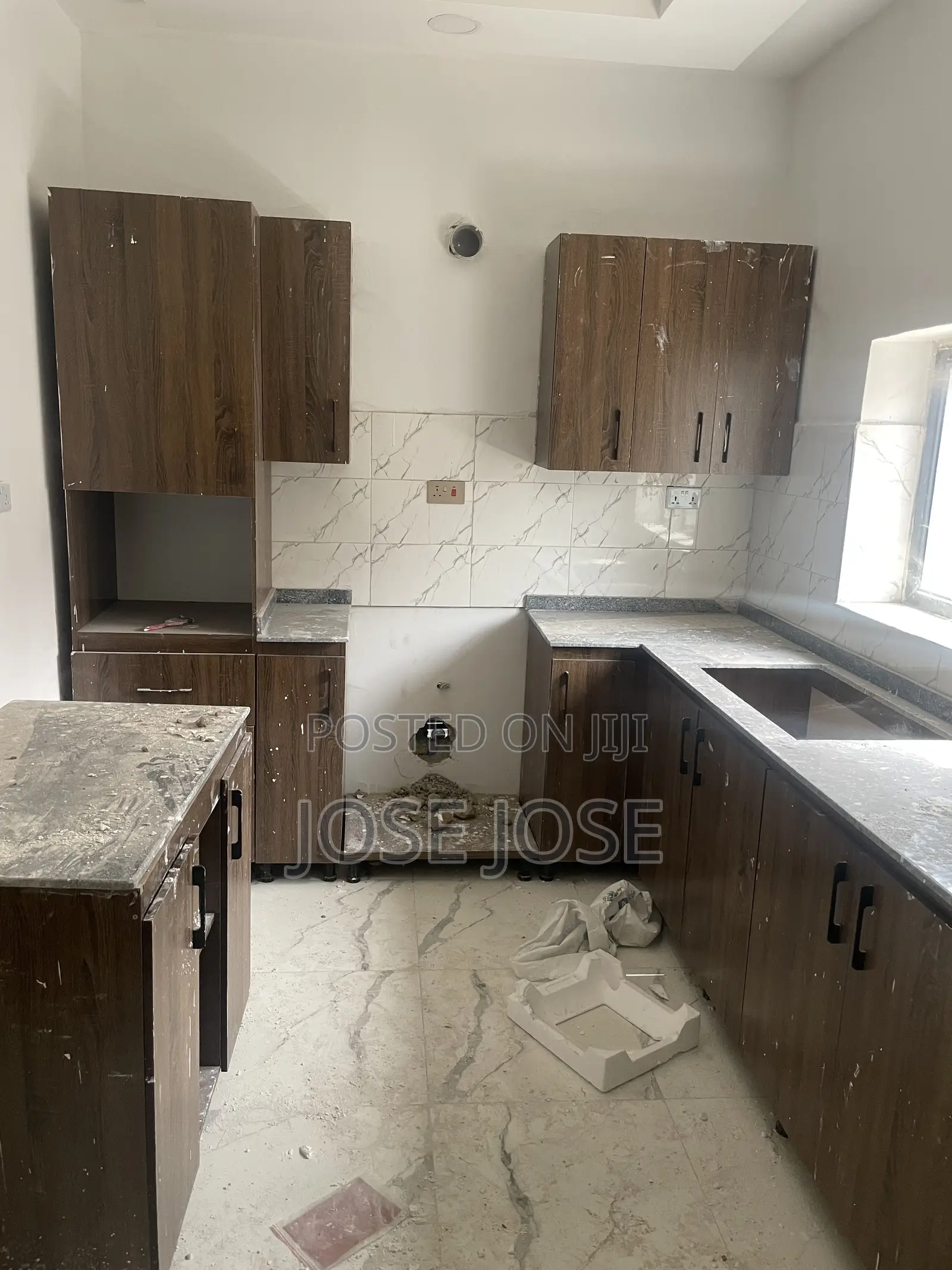 Furnished 3bdrm Block of Flats in Ask Agent, Karmo for sale