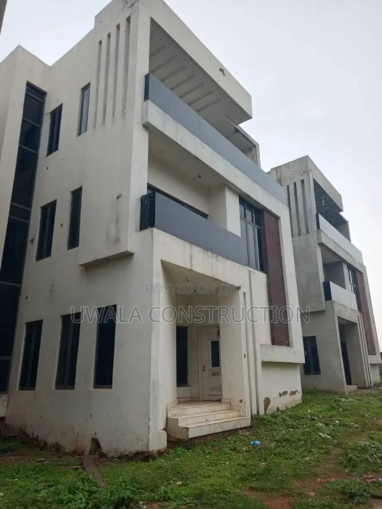 4bdrm Apartment in Jahi for sale