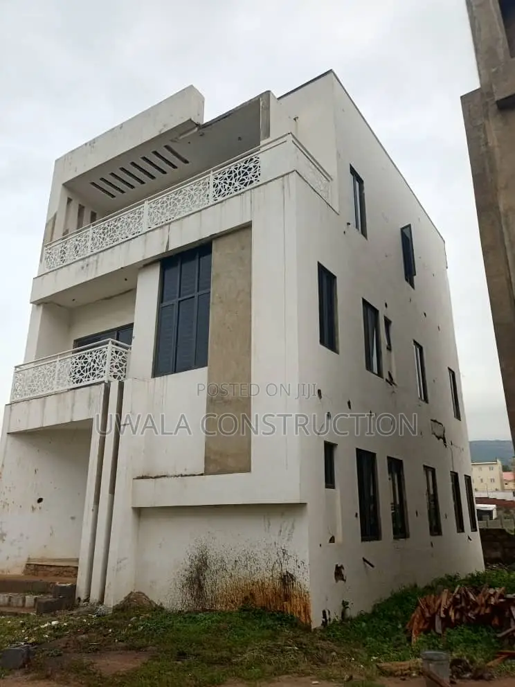 4bdrm Apartment in Jahi for sale