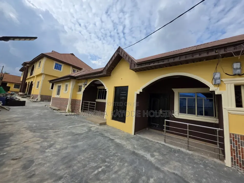 2bdrm Block of Flats in Harmony Estate, Eleyele for sale