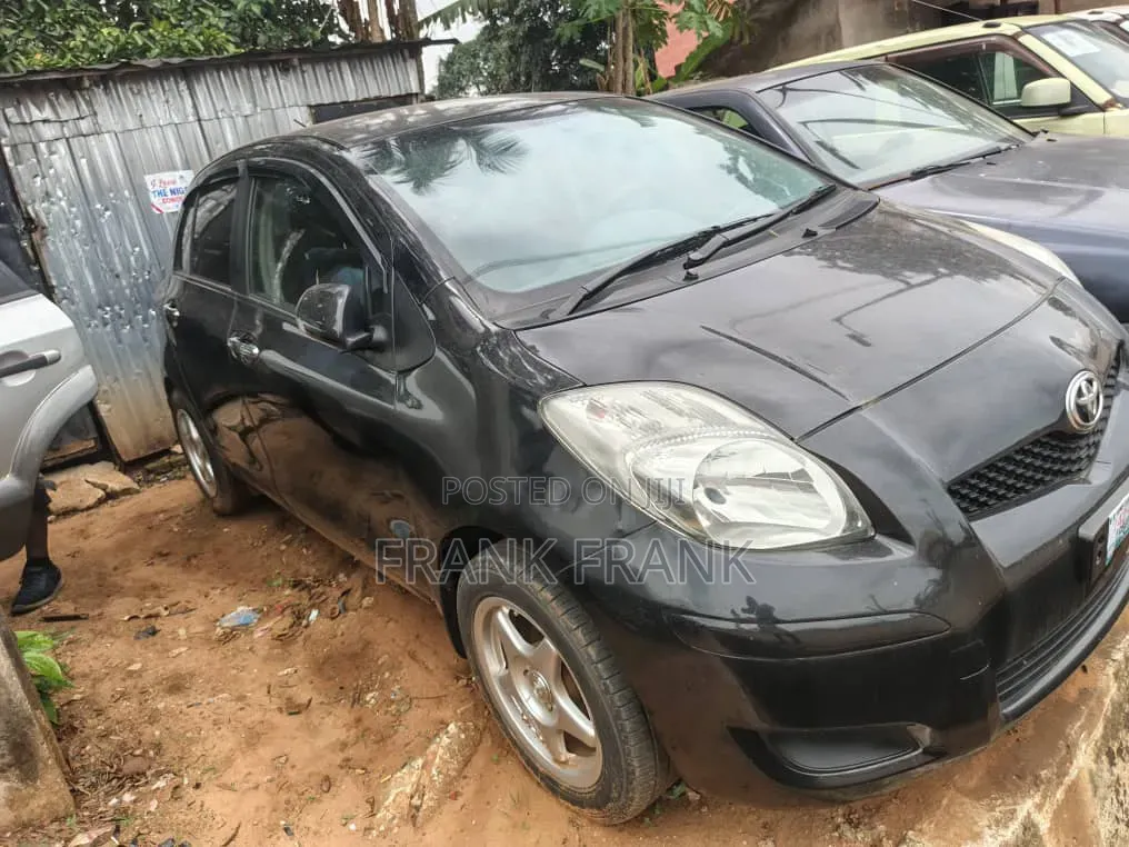 Toyota Yaris 2010 Black
