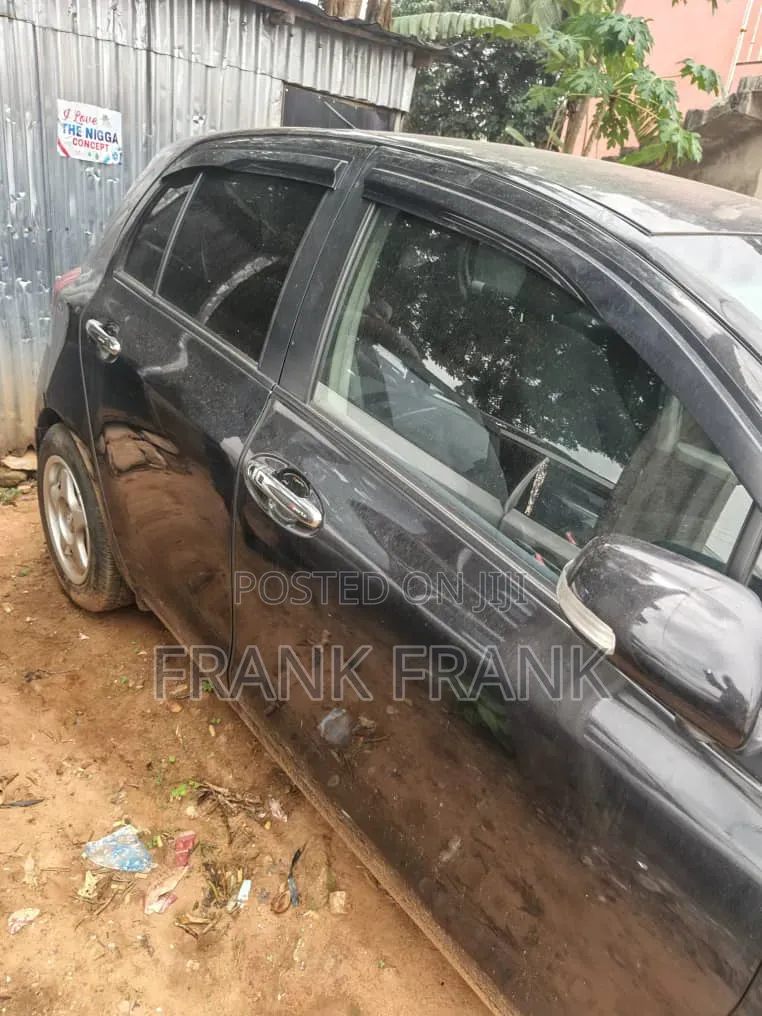 Toyota Yaris 2010 Black