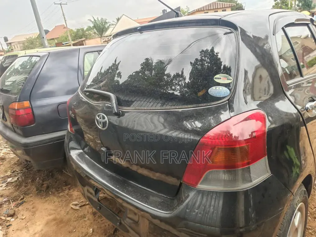 Toyota Yaris 2010 Black