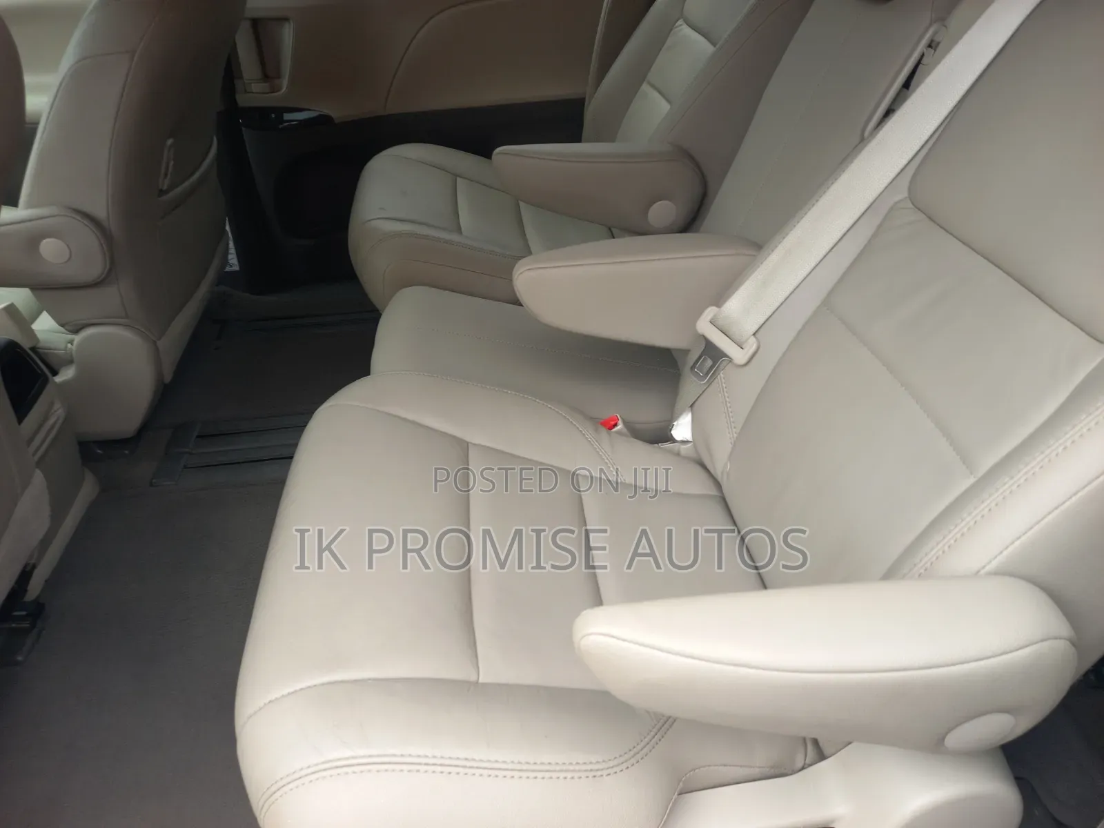 Toyota Sienna 2016 Blue