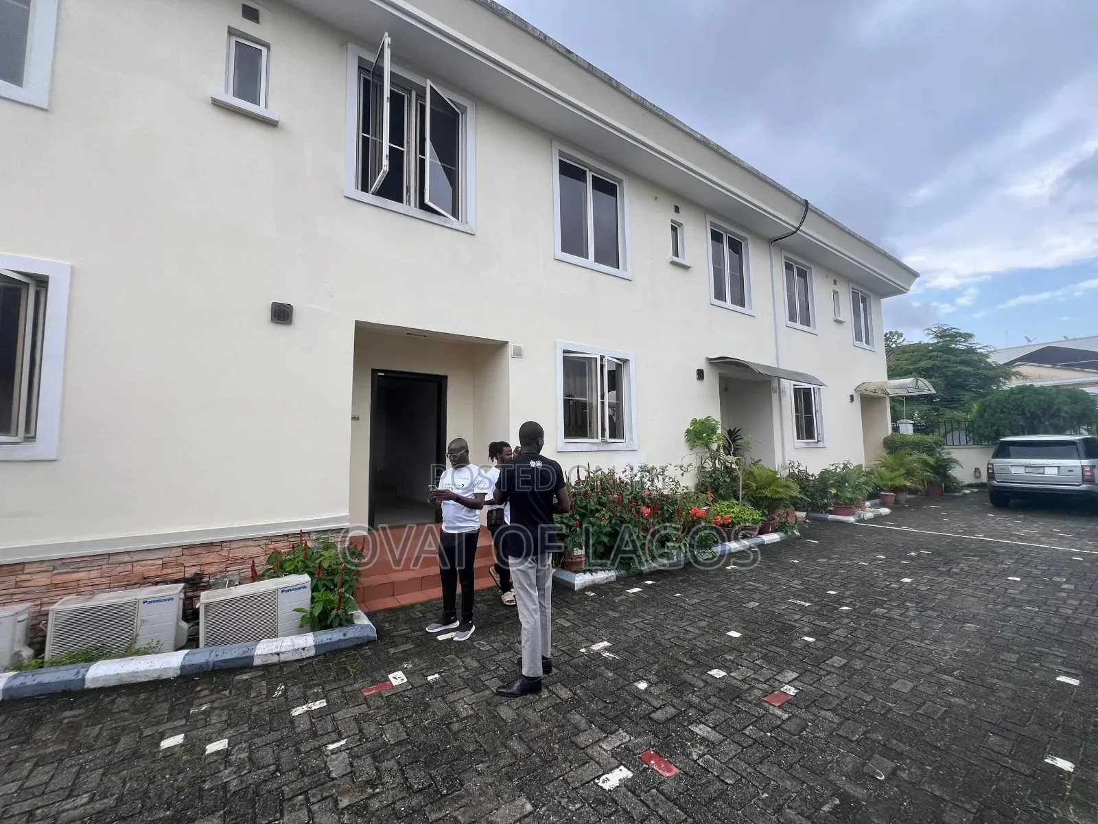 4bdrm Duplex in Banana Island for rent