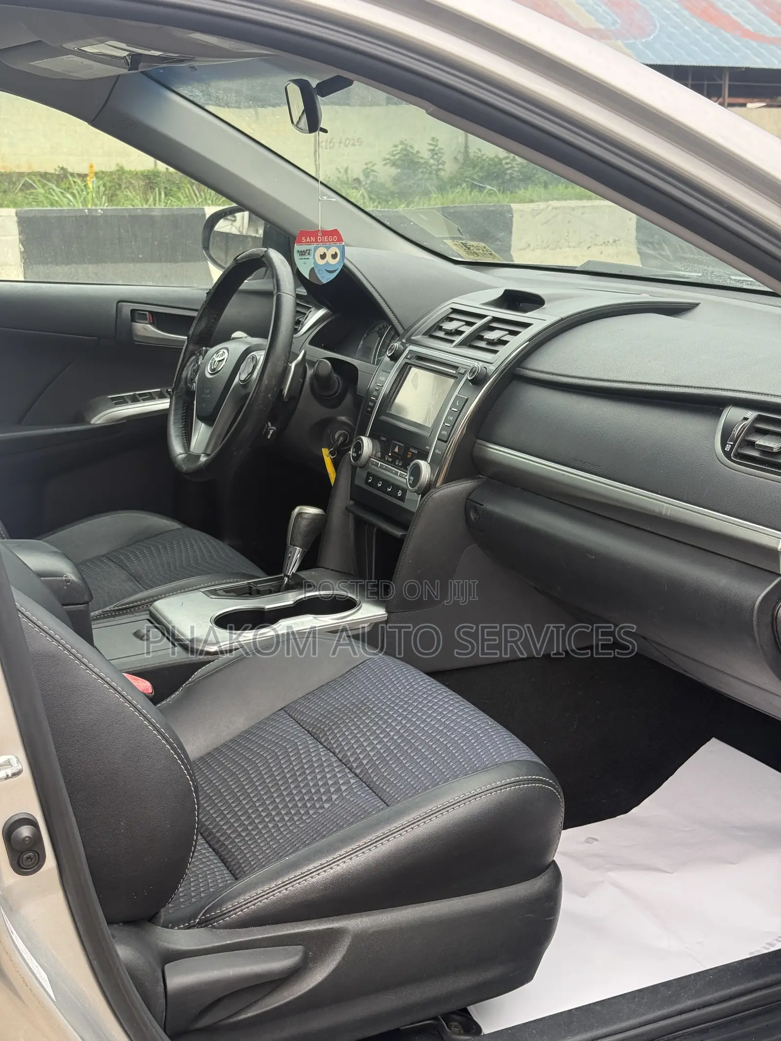 Toyota Camry SE 4dr Sedan (2.5L 4cyl 6A) 2013 Silver