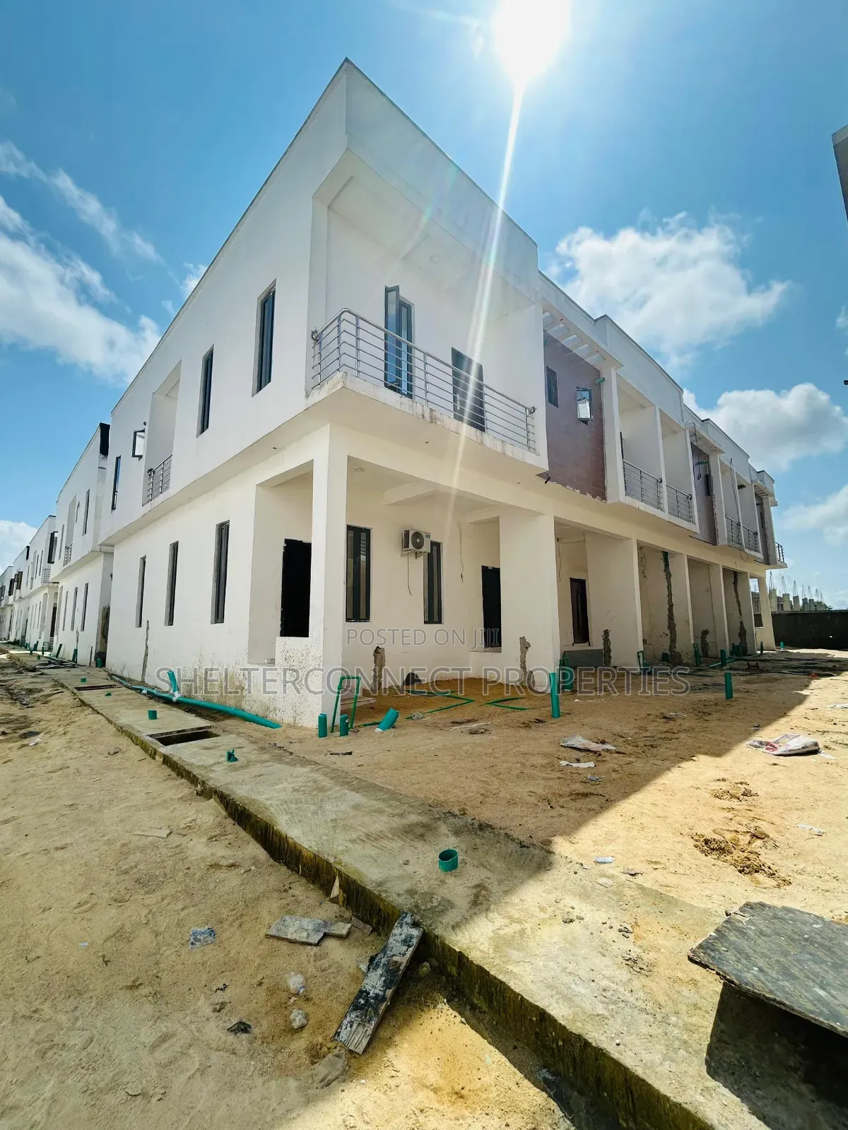 3bdrm Townhouse/Terrace in Off Lekki-Epe Expressway for sale