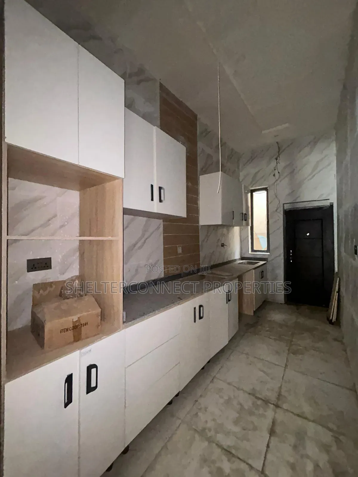 3bdrm Townhouse/Terrace in Off Lekki-Epe Expressway for sale