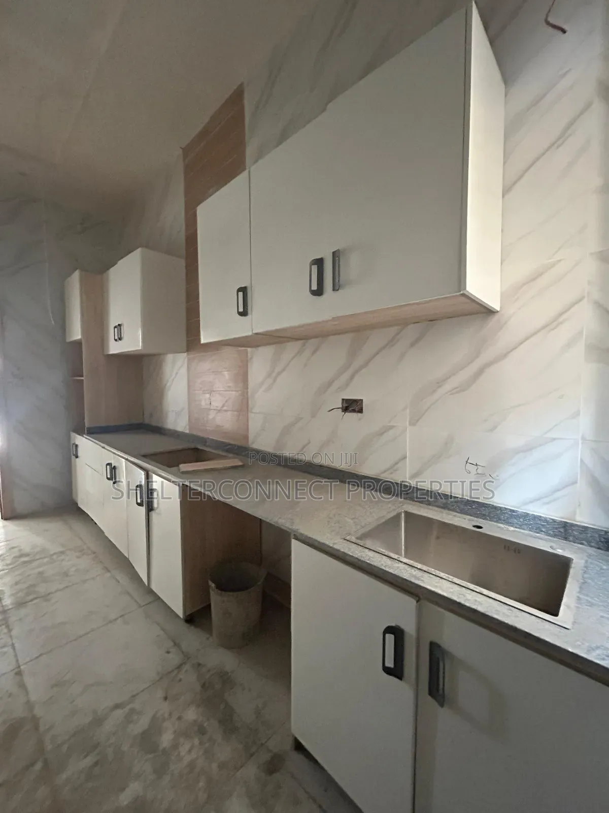 3bdrm Townhouse/Terrace in Off Lekki-Epe Expressway for sale