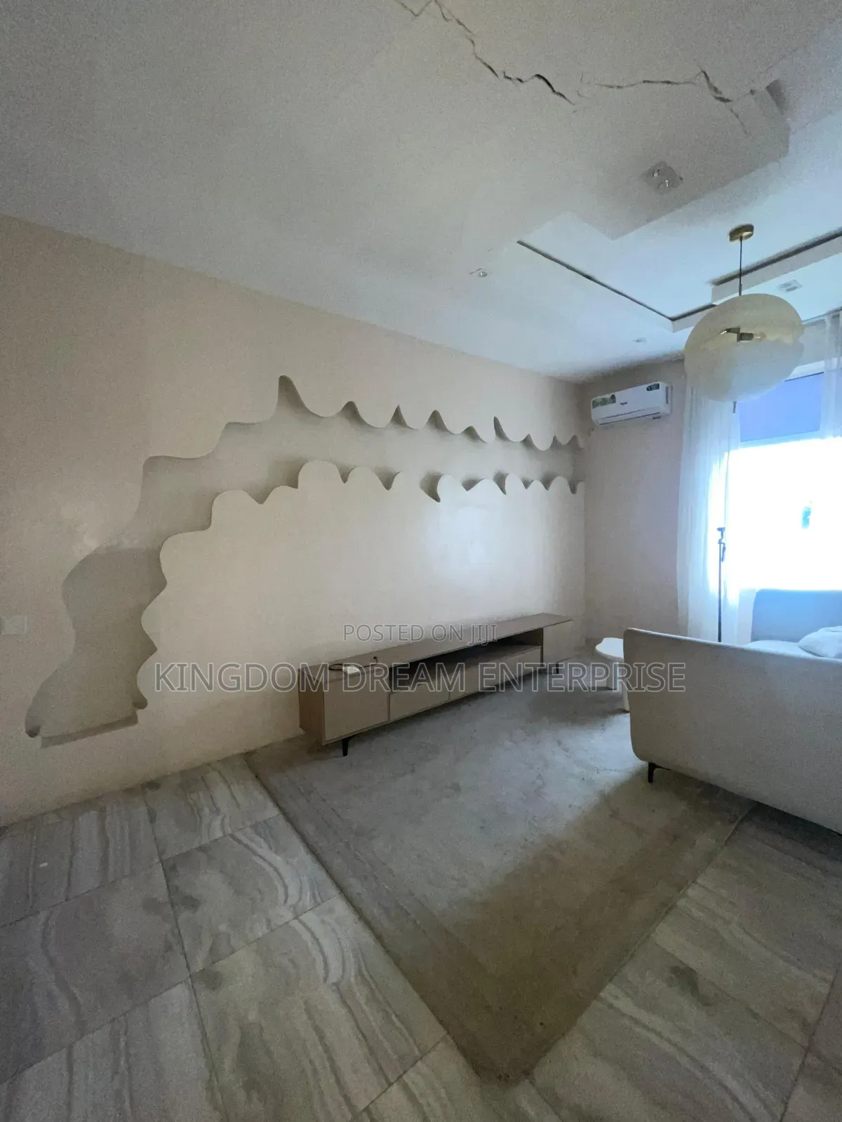 Mini Flat in Chevron for rent
