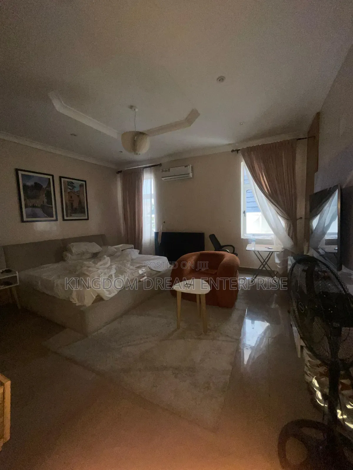 Mini Flat in Chevron for rent