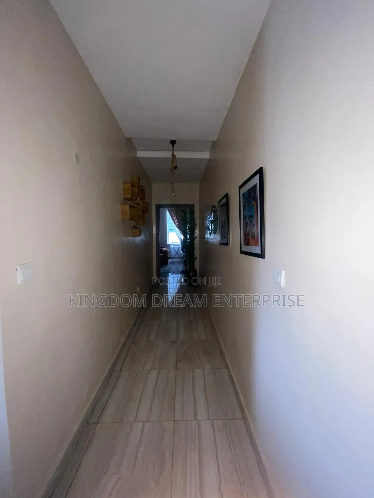 Mini Flat in Chevron for rent