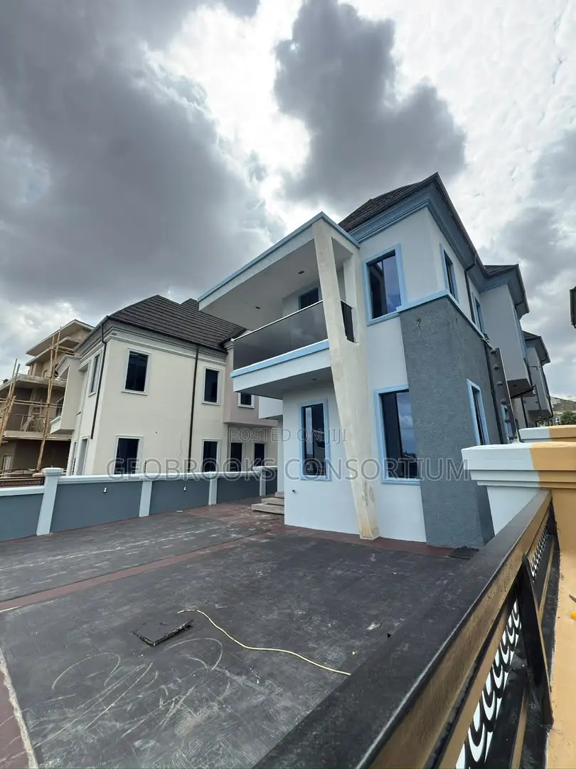4bdrm Duplex in Carlton Gate Estate, Akobo for sale