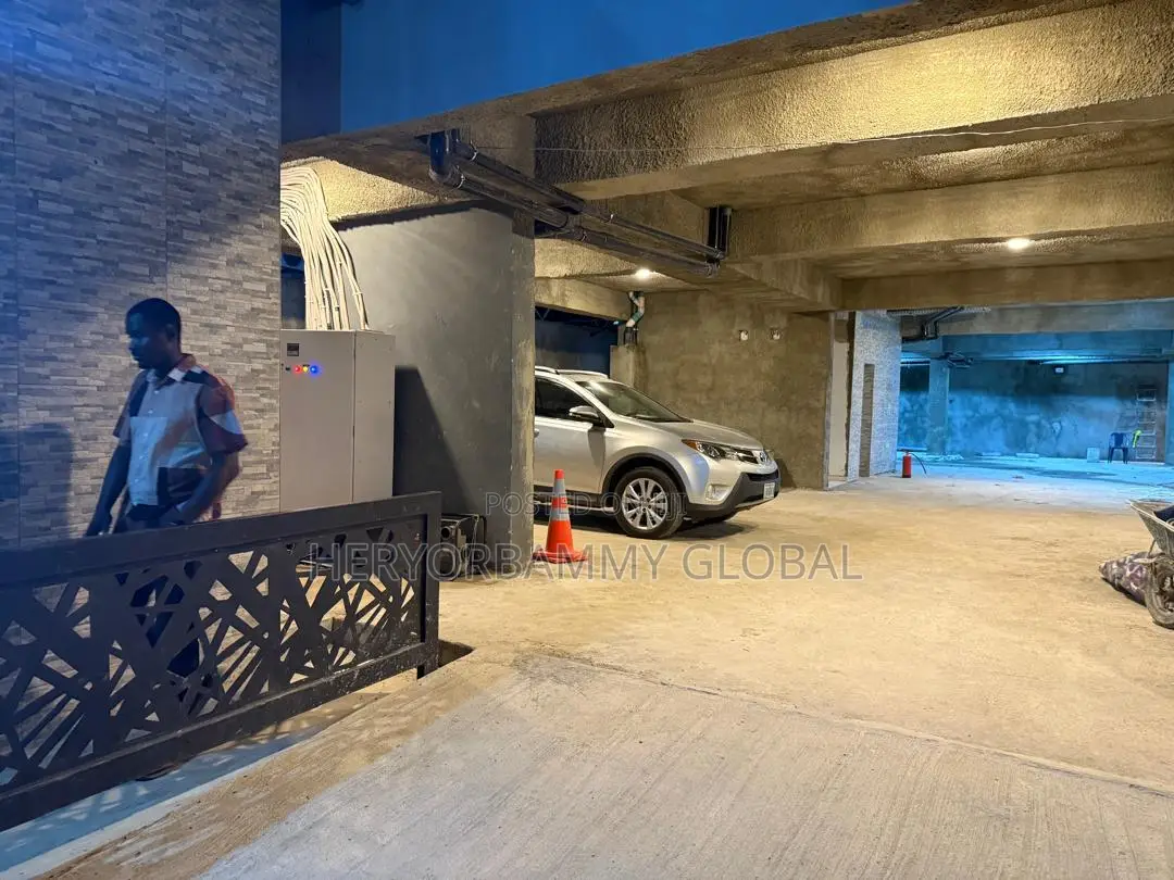 Furnished 3bdrm Apartment in Queens Manor, Alagomeji for sale