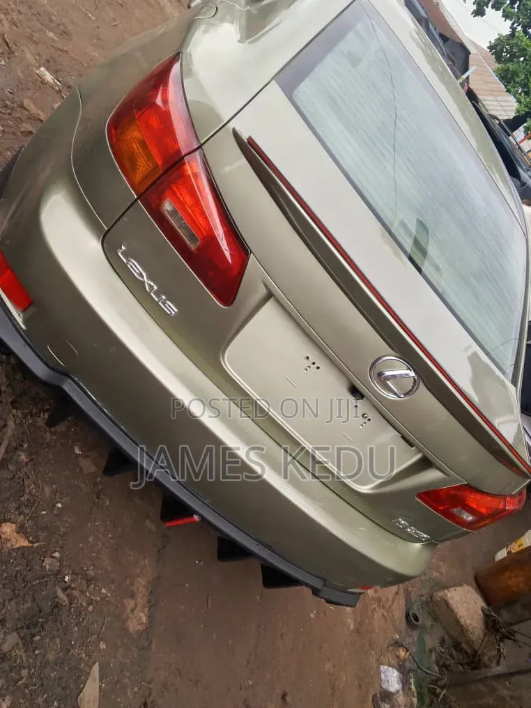 Lexus IS 2009 Gold