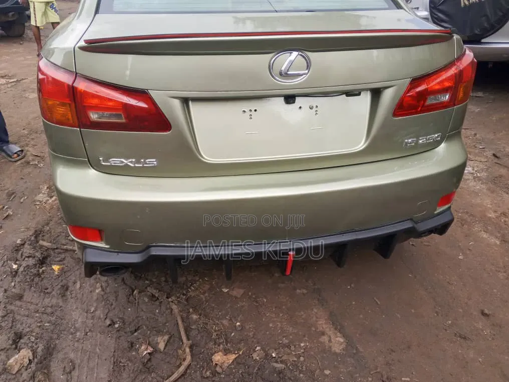 Lexus IS 2009 Gold