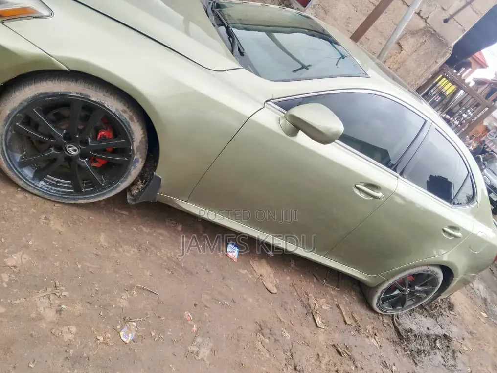 Lexus IS 2009 Gold