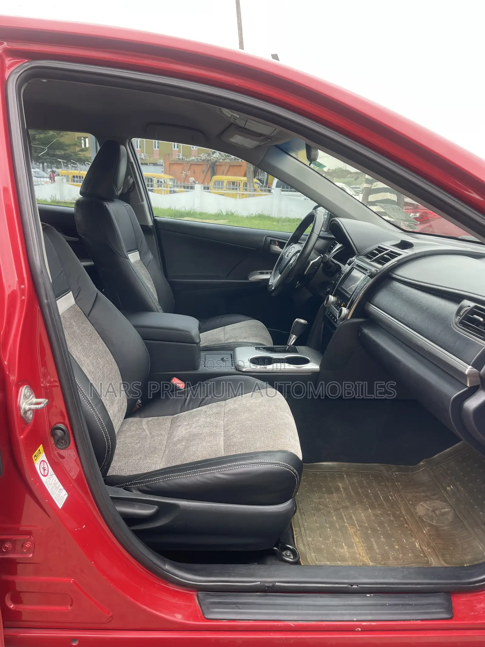 Toyota Camry SE 4dr Sedan (2.5L 4cyl 6A) 2013 Red