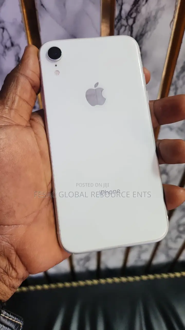 Apple iPhone XR 64 GB White