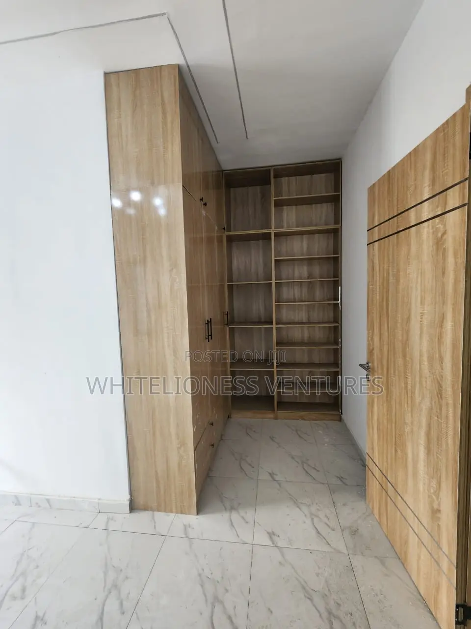 4bdrm Duplex in Orchid Road, Lafiaji for sale