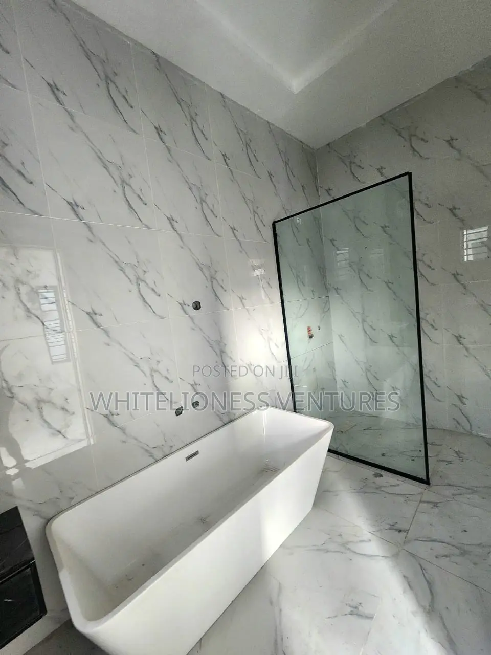 4bdrm Duplex in Orchid Road, Lafiaji for sale