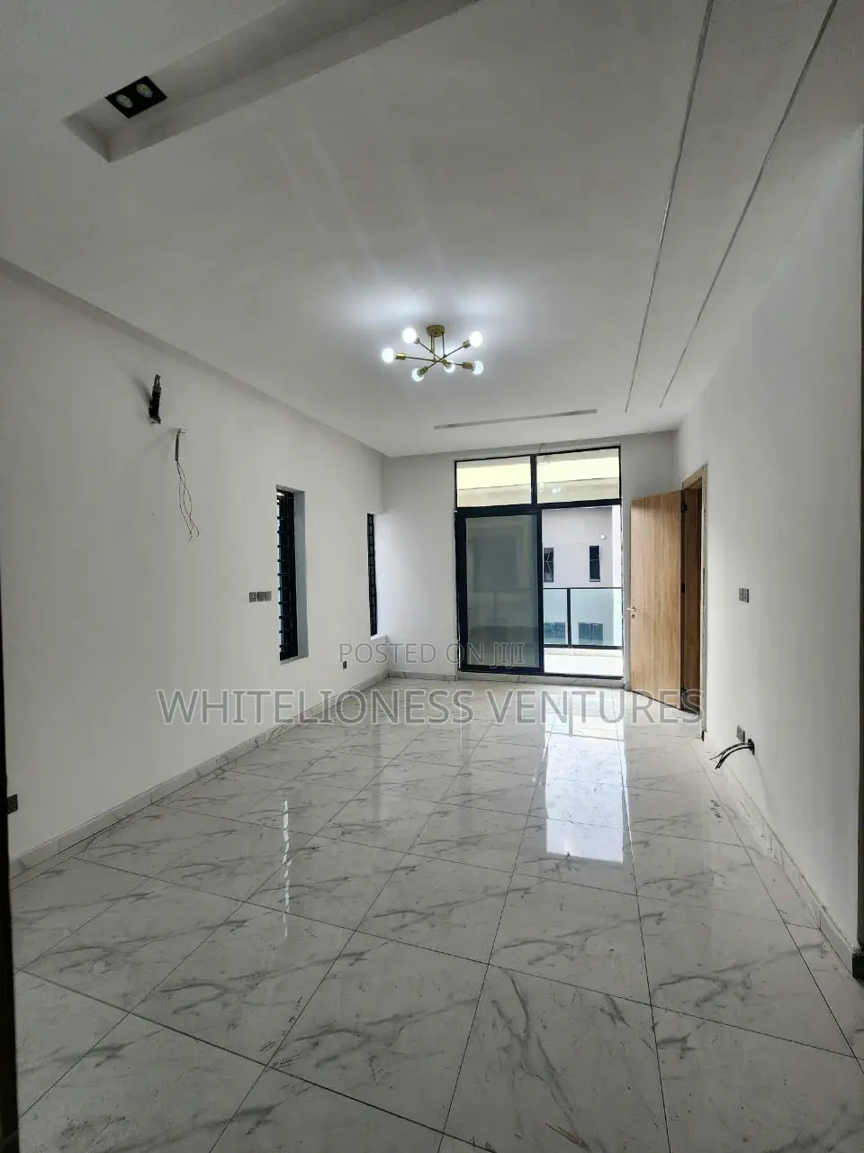 4bdrm Duplex in Orchid Road, Lafiaji for sale