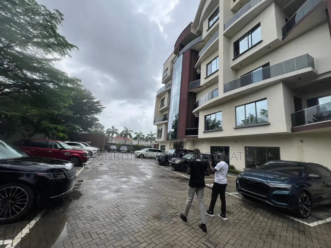 5bdrm Maisonette in Banana Island Lagos for rent