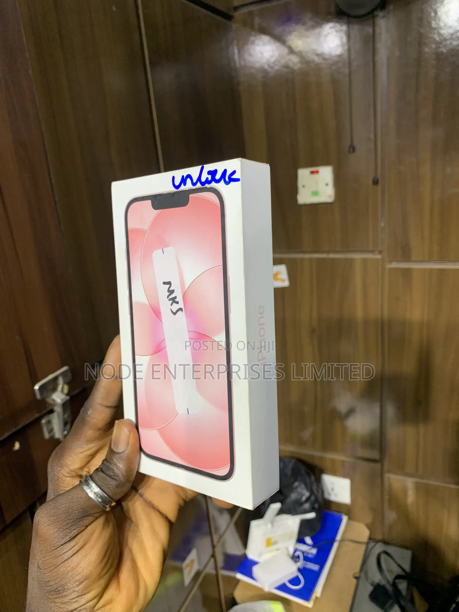 New Apple iPhone 17e 256 GB Pink