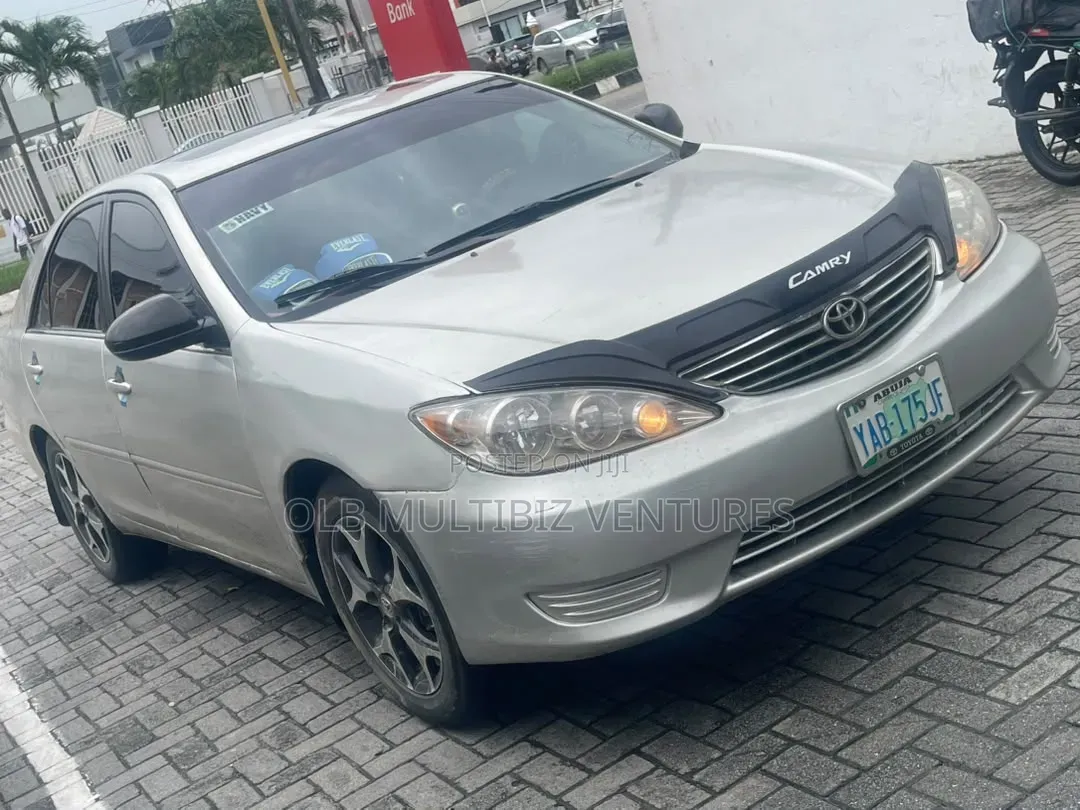 Toyota Camry 2025 Silver