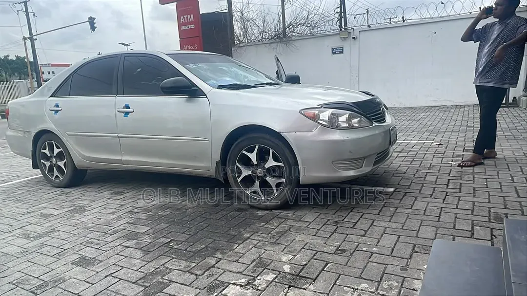 Toyota Camry 2025 Silver