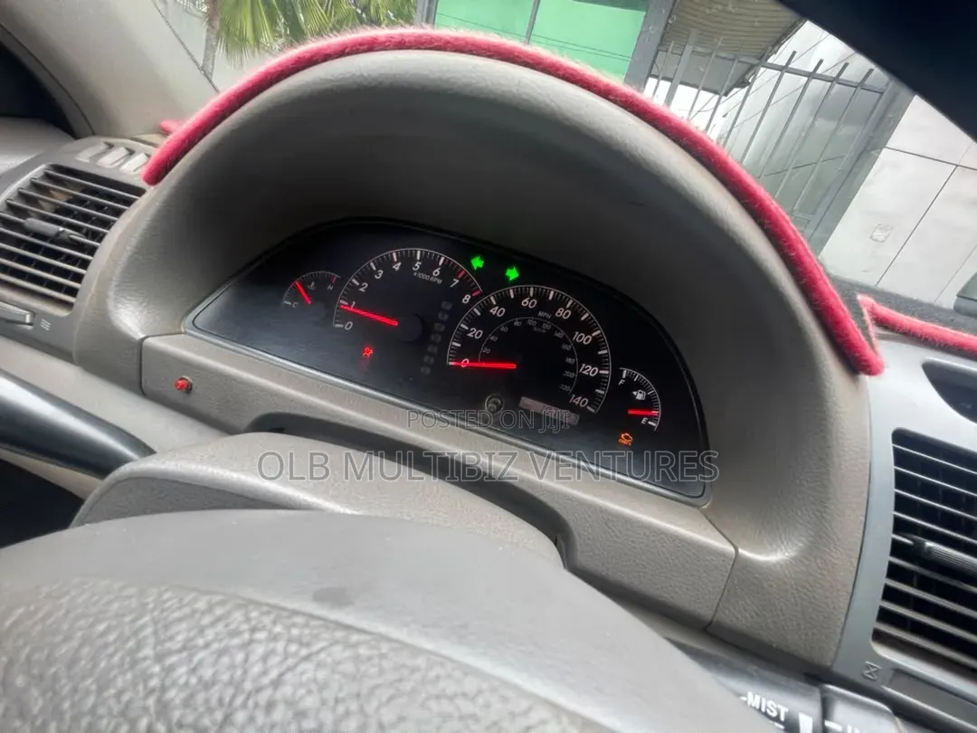 Toyota Camry 2025 Silver