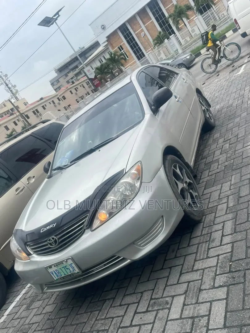 Toyota Camry 2025 Silver