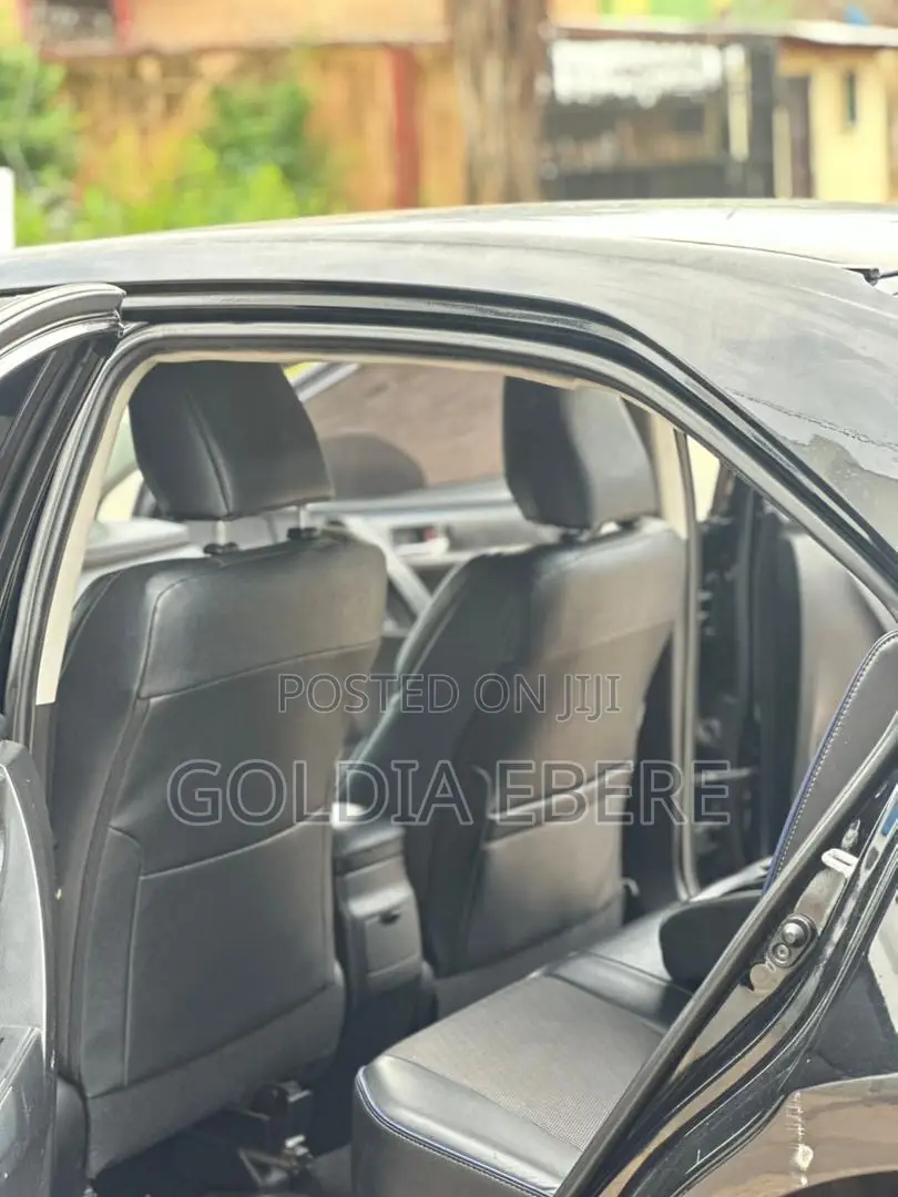 Toyota Corolla SE 4dr Sedan (1.8L 4cyl CVT) 2017 Black