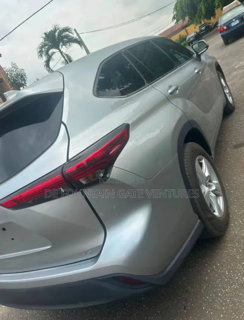 Toyota Highlander 2021 Silver