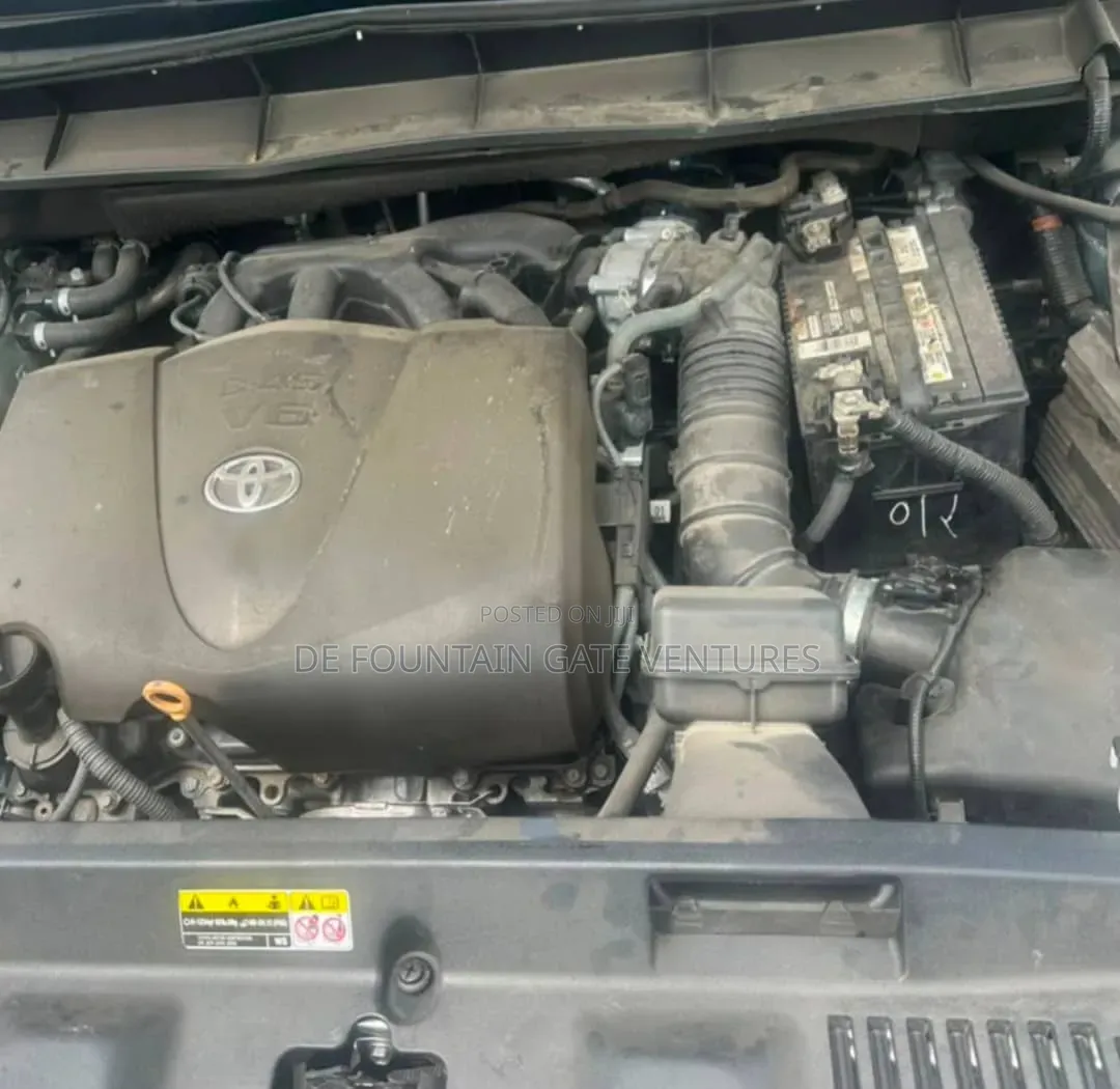 Toyota Highlander 2021 Silver