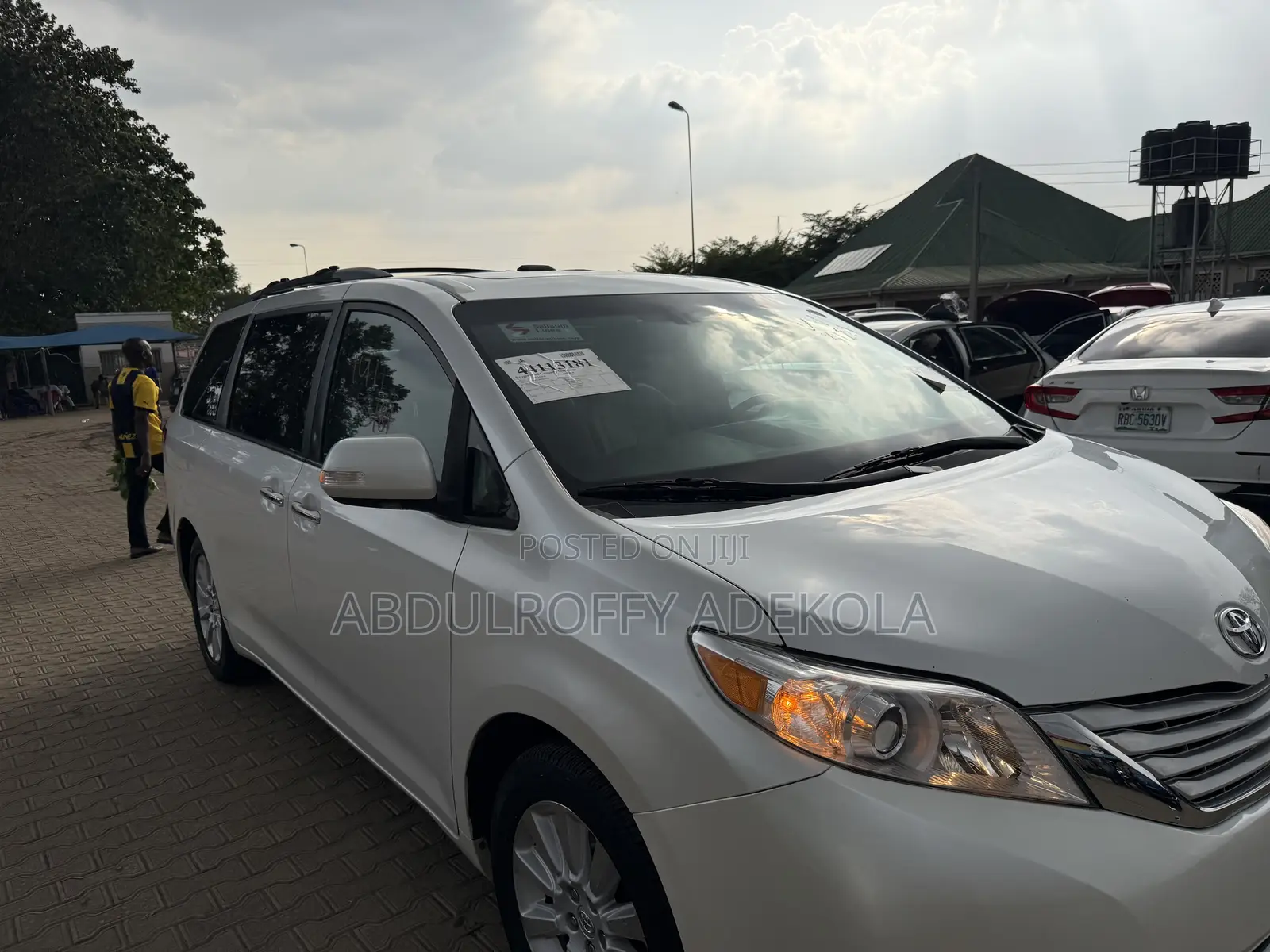 Toyota Sienna Limited AWD 7-Passenger 2013 Off white