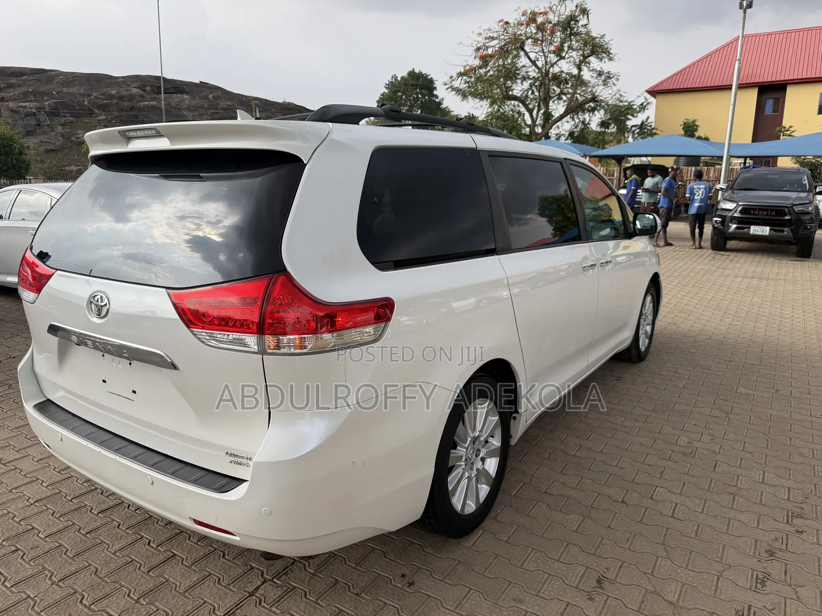 Toyota Sienna Limited AWD 7-Passenger 2013 Off white