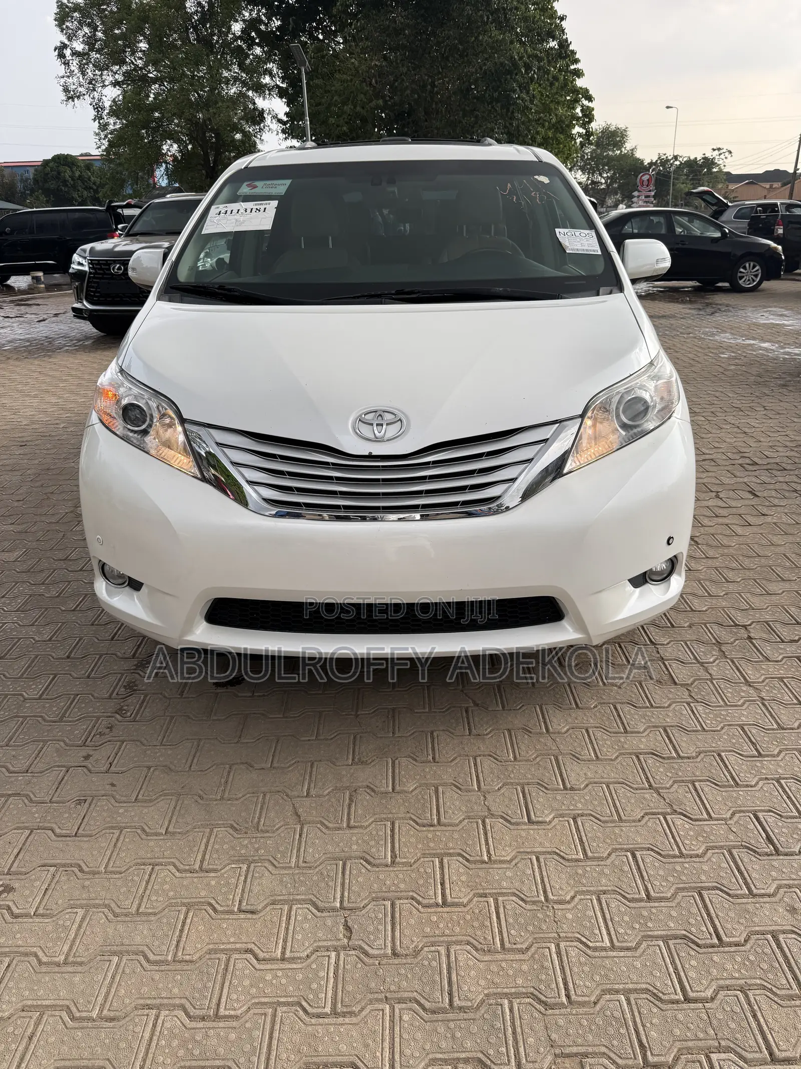Toyota Sienna Limited AWD 7-Passenger 2013 Off white