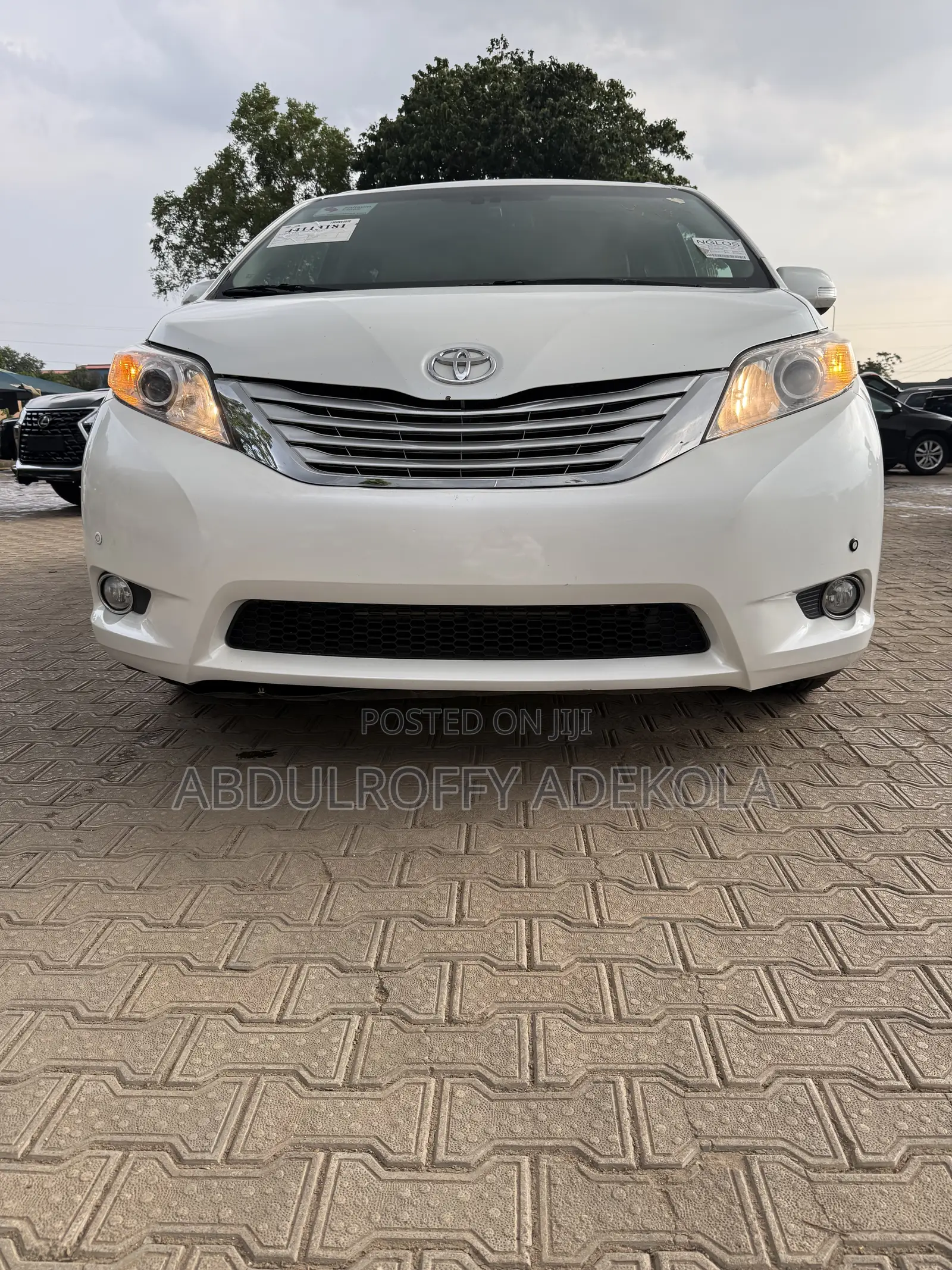 Toyota Sienna Limited AWD 7-Passenger 2013 Off white