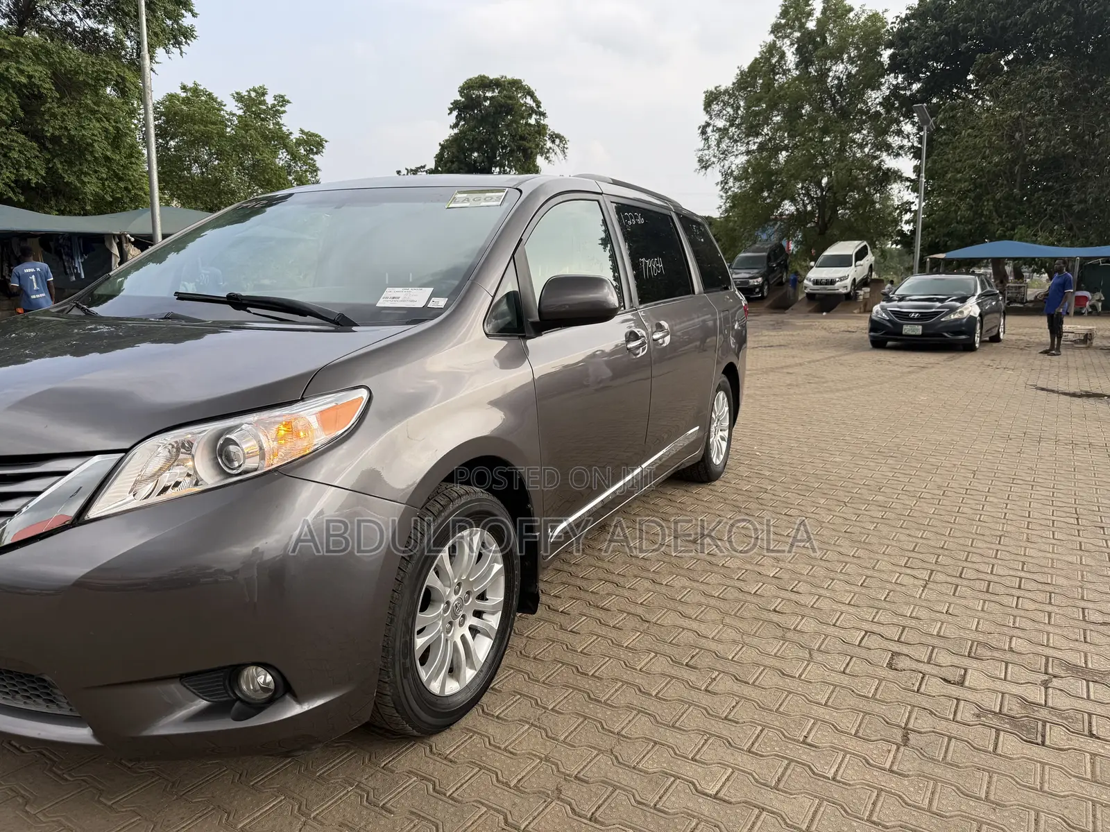 Toyota Sienna XLE 8 Passenger (3.5L 6cyl 8A) 2017 Gray